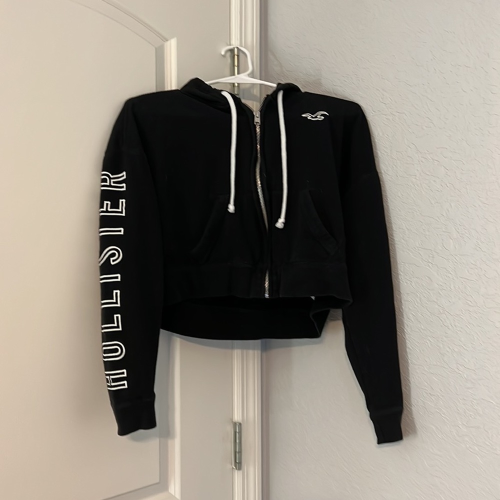 Black cropped zip up hoodie with pockets and hood from Hollister size small